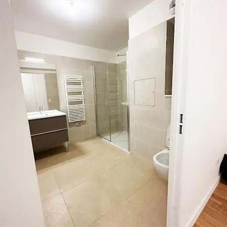 Charme Parisien Neuf Et Cosy Appartement Parijs